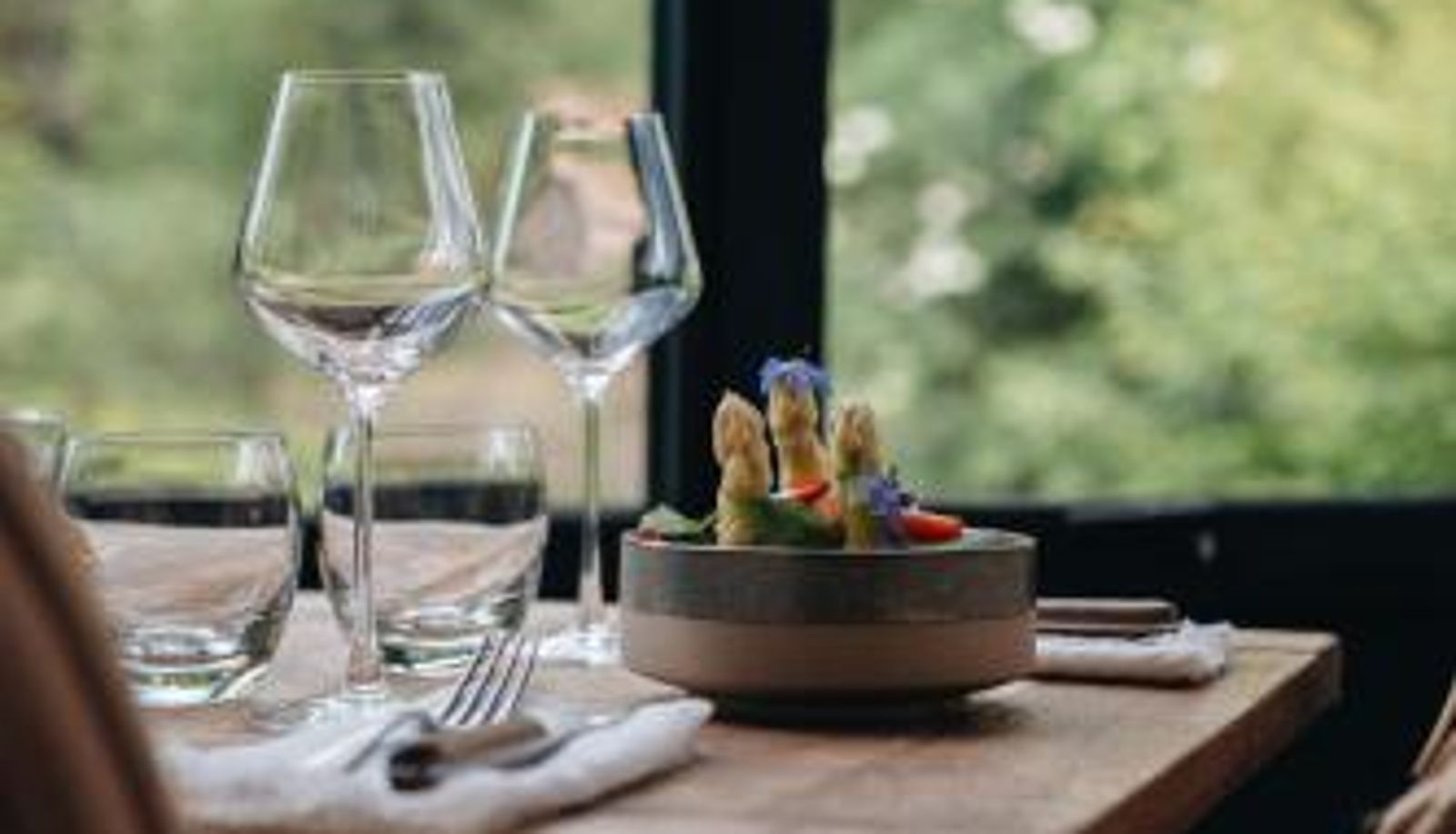 Salle de petit-déjeuner dans le restaurant - BANDIAT Le Domaine
