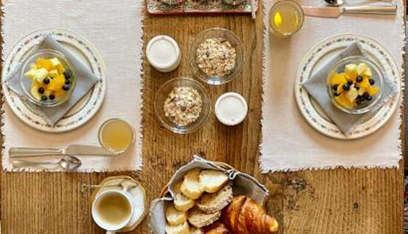 Salle de petit-déjeuner dans le restaurant - La Villa de Chinon