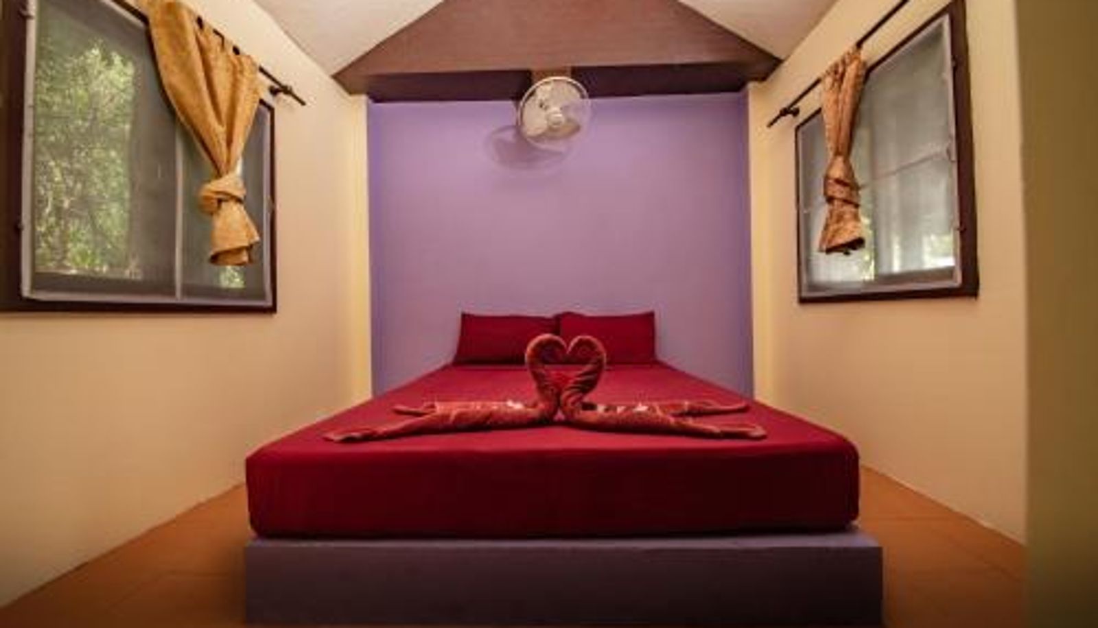 Room - Shiralea Backpackers Resort