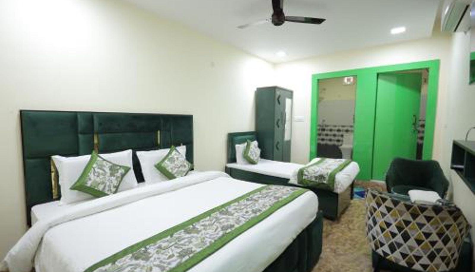 Familienzimmer - Tulsi Garden- Near Prem Mandir Vrindavan