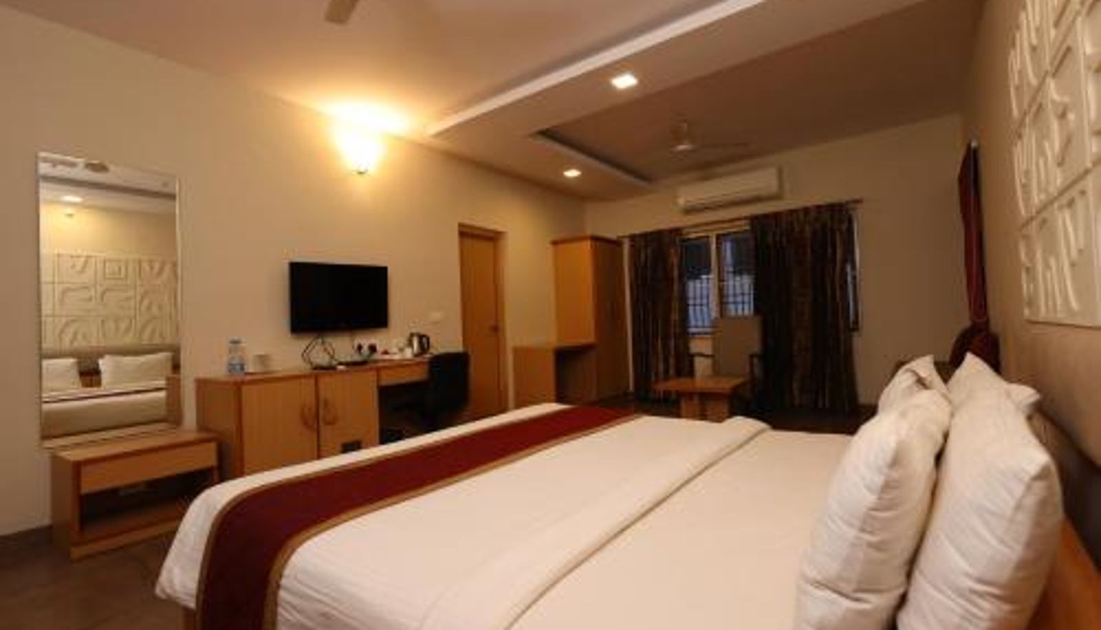 Info - Classic Boutique Hotel & Luxury Service Apartments