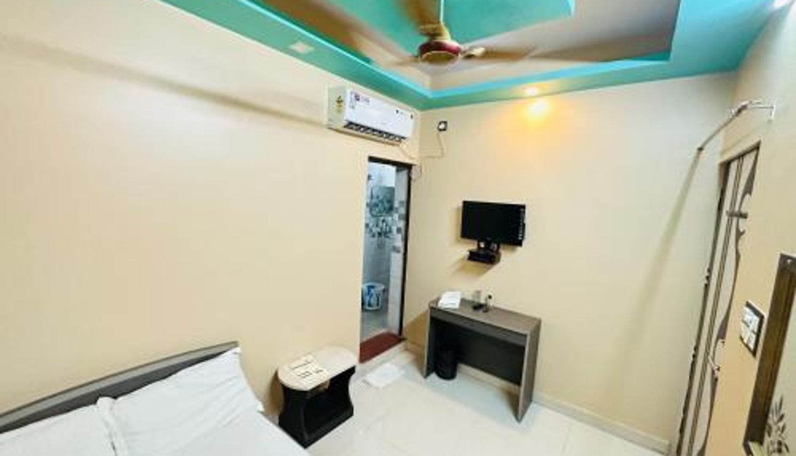 Info - HOTEL SAI PALACE P.G. HOUSE