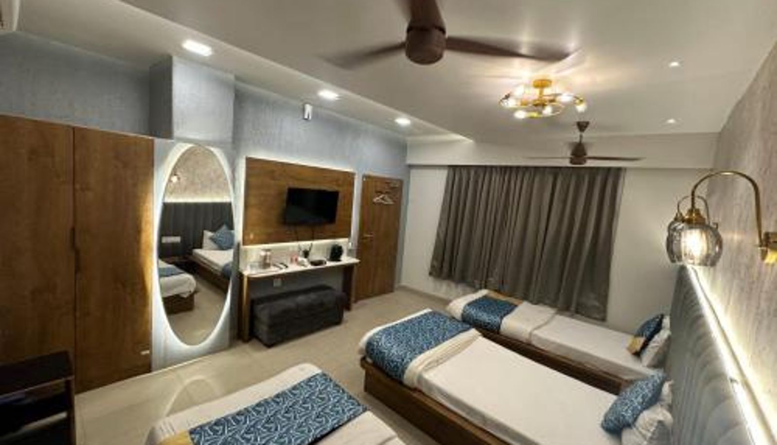 Tripla - HOTEL DEVA INN
