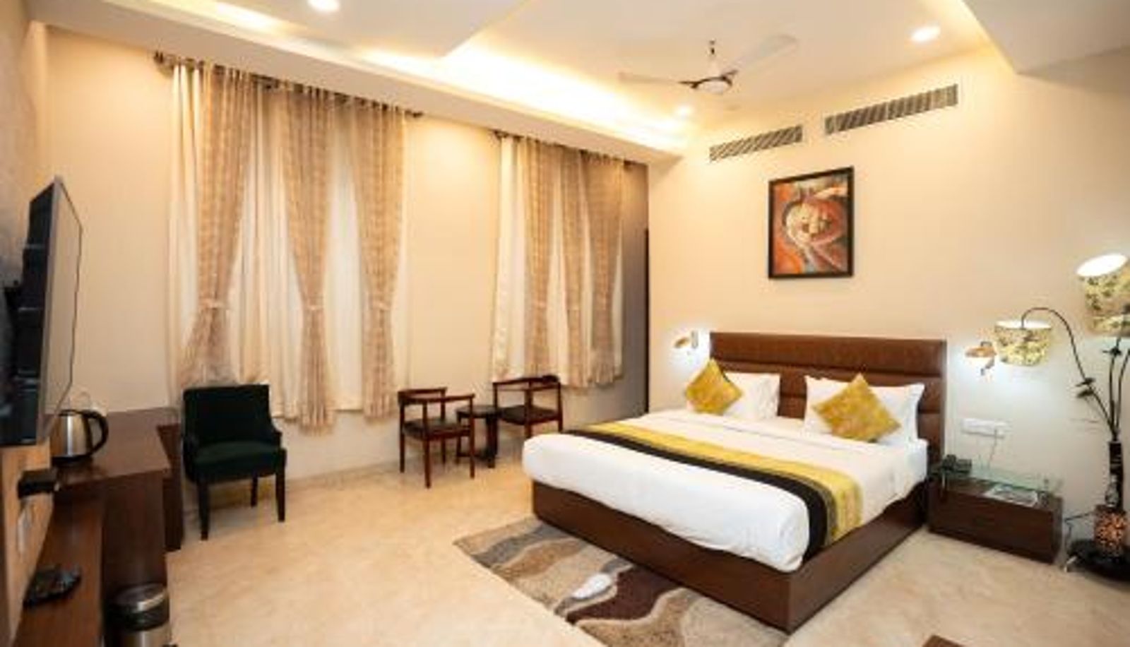 Camera - Hotel Radiance Courtyard