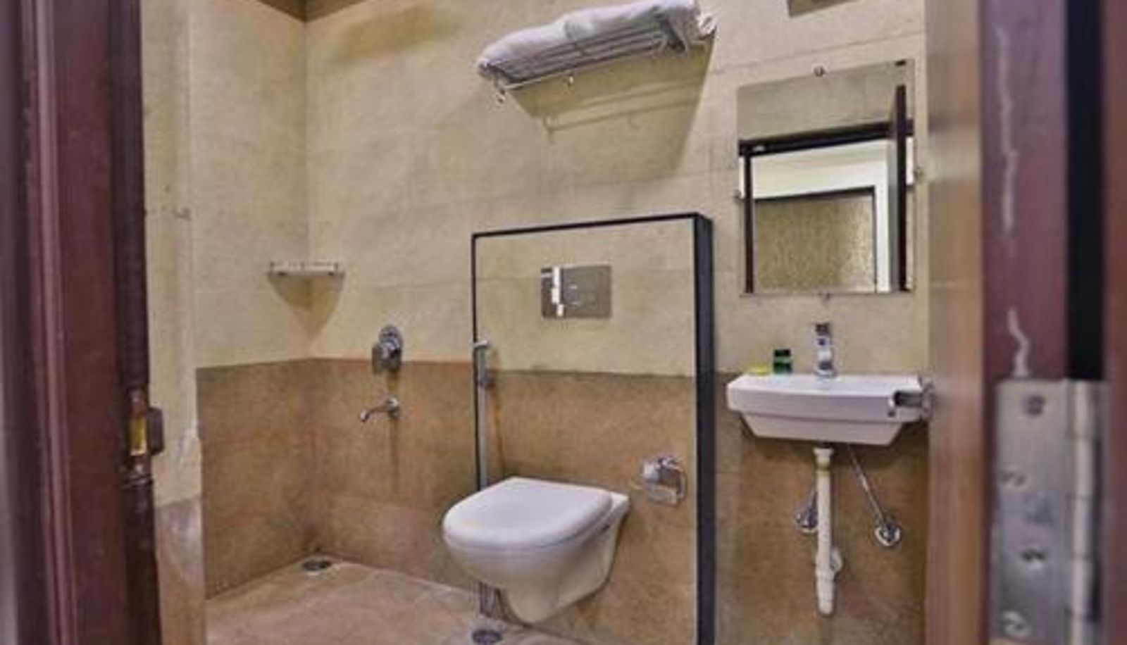 Badezimmer - FabHotel Prime Shree Dev Prime