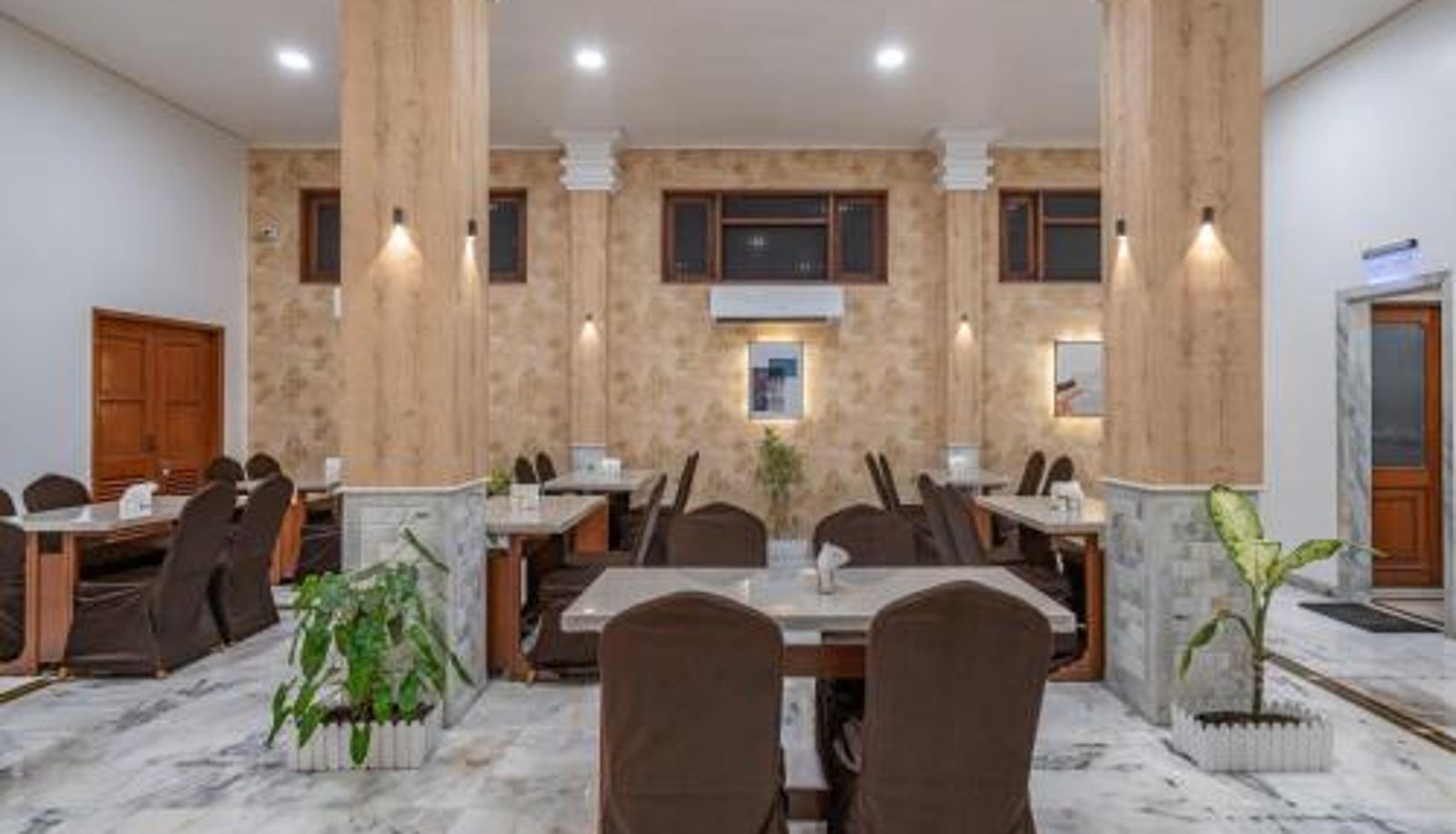 Frühstücksraum innerhalb des Restaurants - Hotel Apex