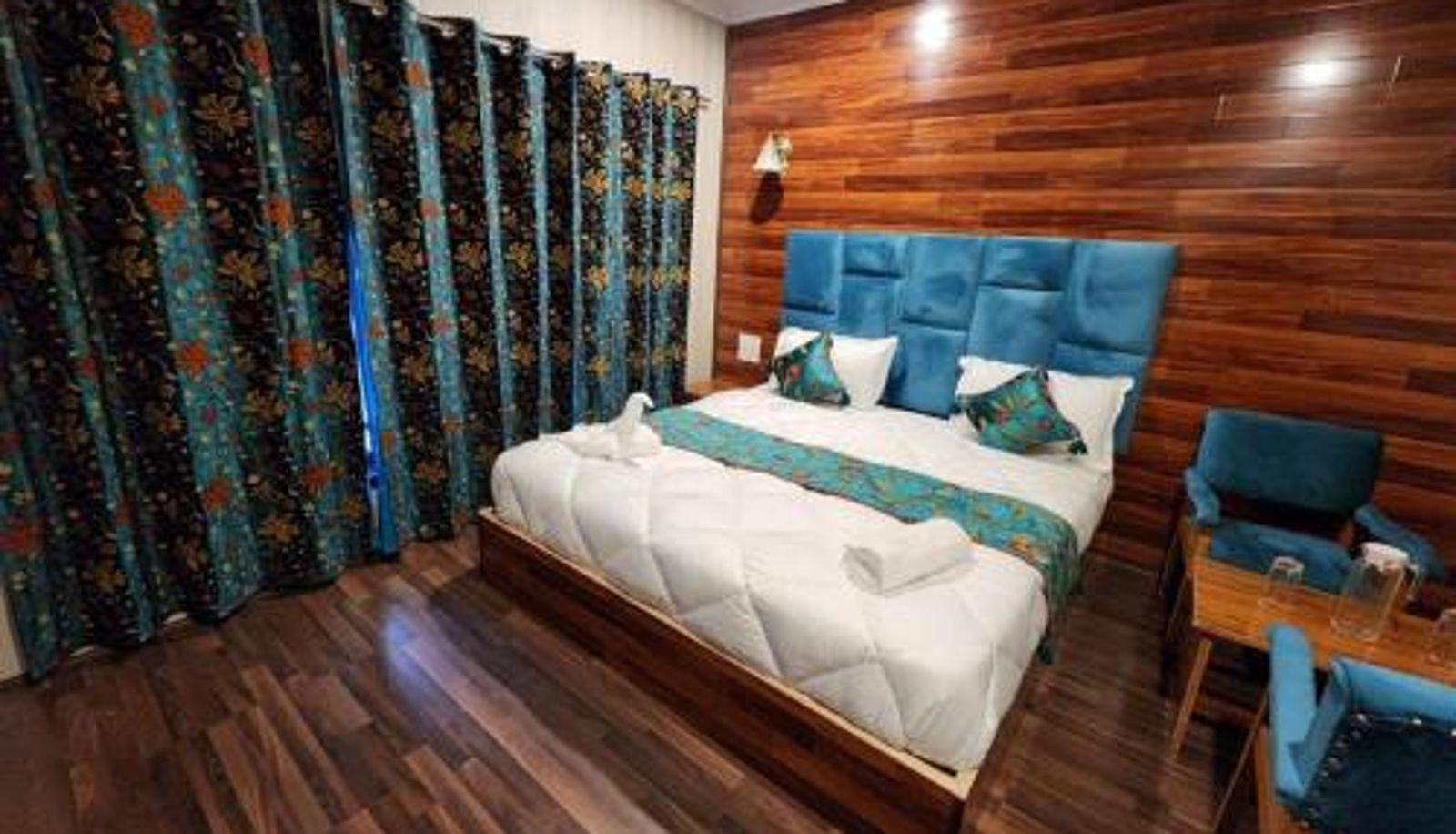 Room - Srinagar hotels and houseboats