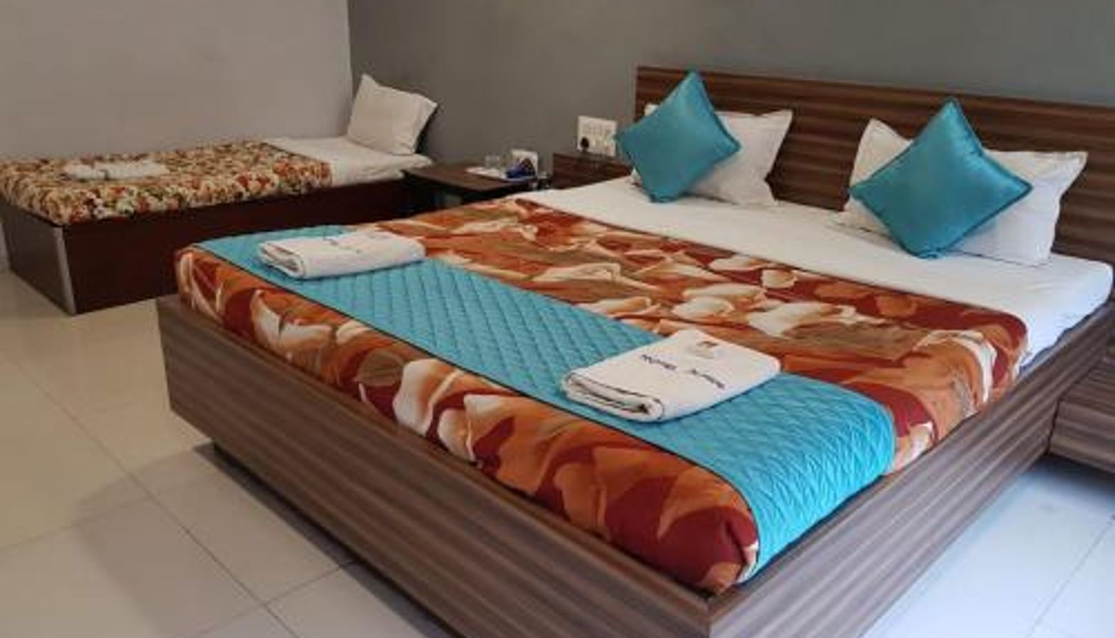 Driepersoonskamer - Hotel Dhruva-Solapur Pet friendly