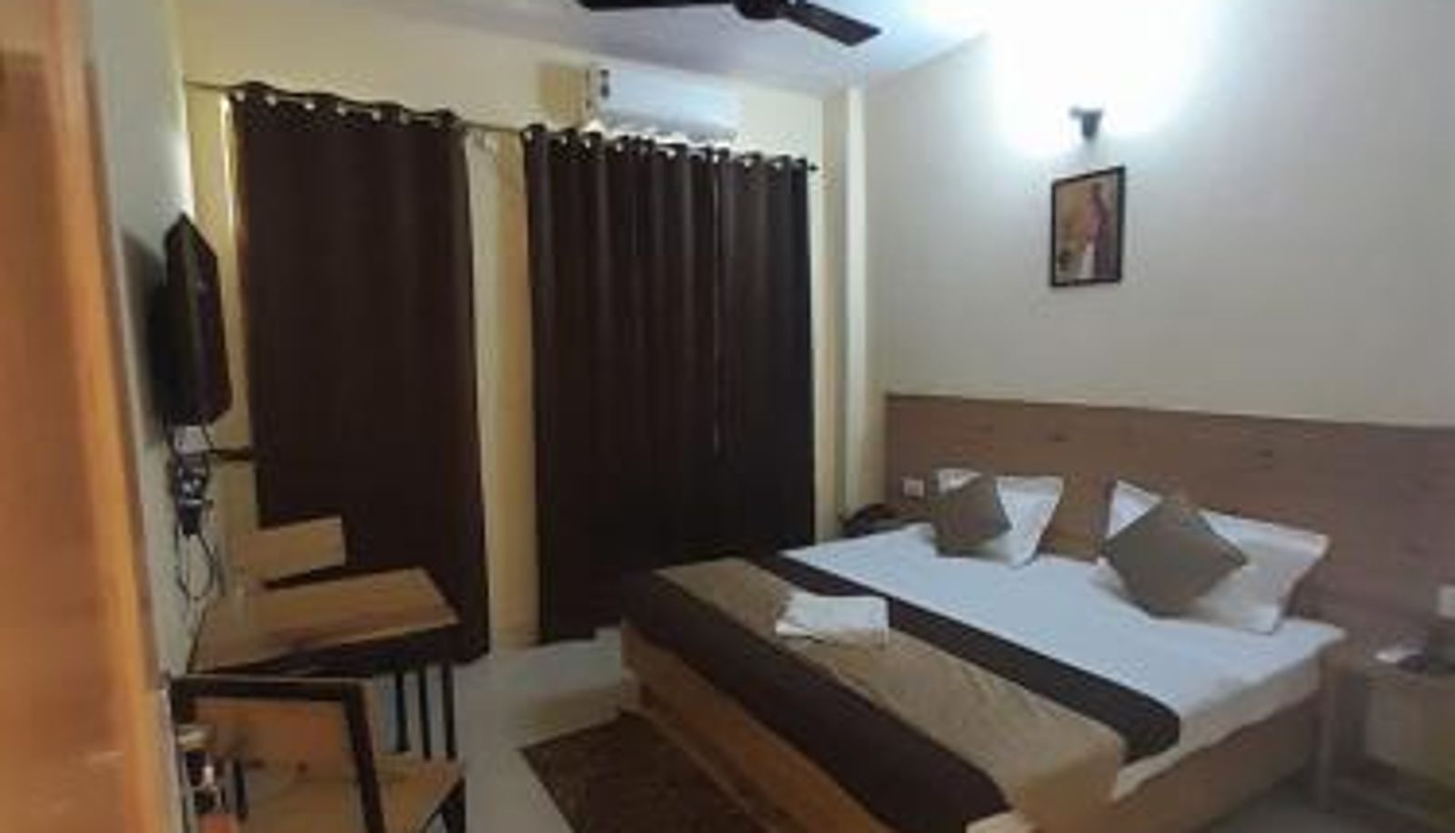 Room - Hotel Krishna Rishikesh