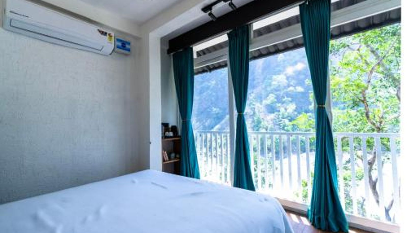 Zimmer - Raaviera By The Ganges