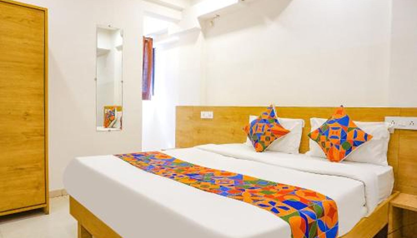 Habitación - FabHotel Saffron Inn I - Nr Darshan Museum