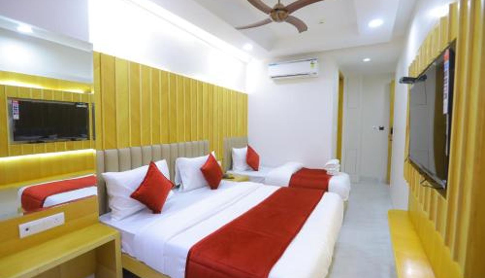 Triple room - Hotel Glitz - Walk in from New Delhi Railway Station