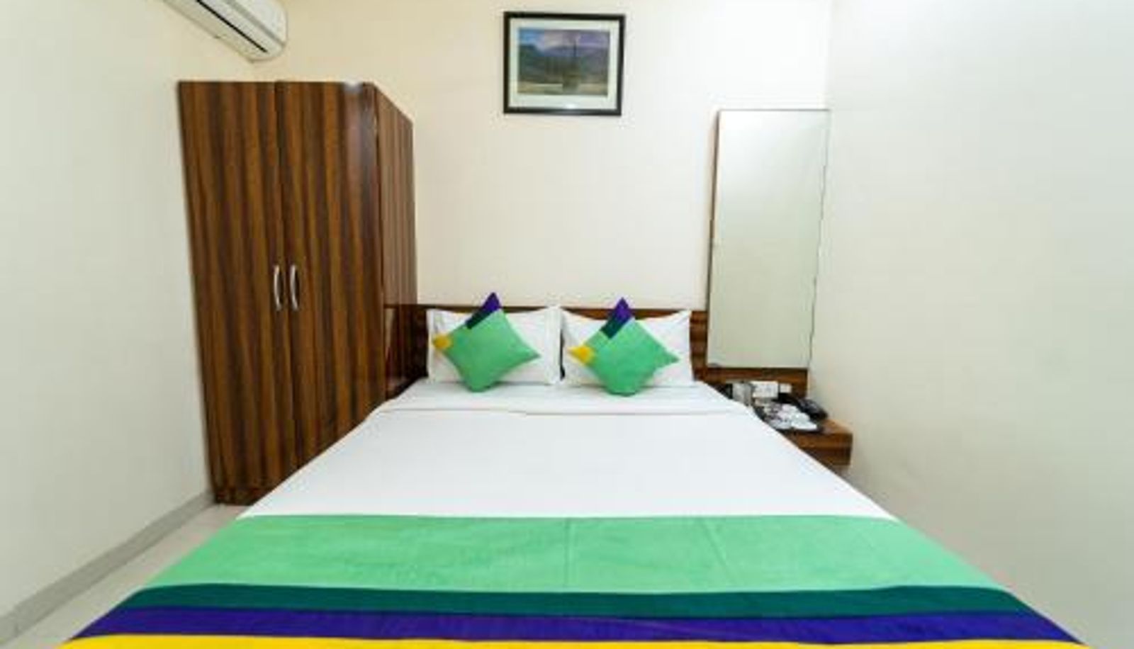 Kamer - 3 Kms From Paragliding Treebo Kaizen