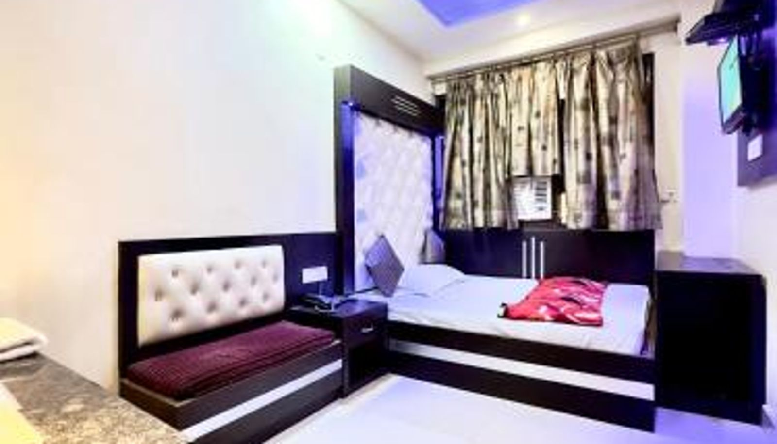 Info - PEACE POINT FAMILY HOTEL By AKJ