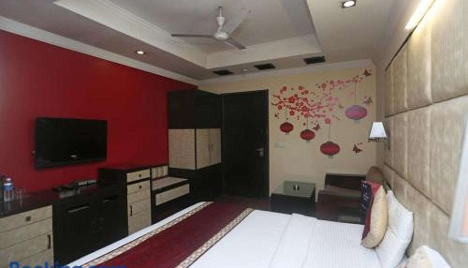 Zimmer - The Oakland plaza - Nehru Place by Orion Hotels