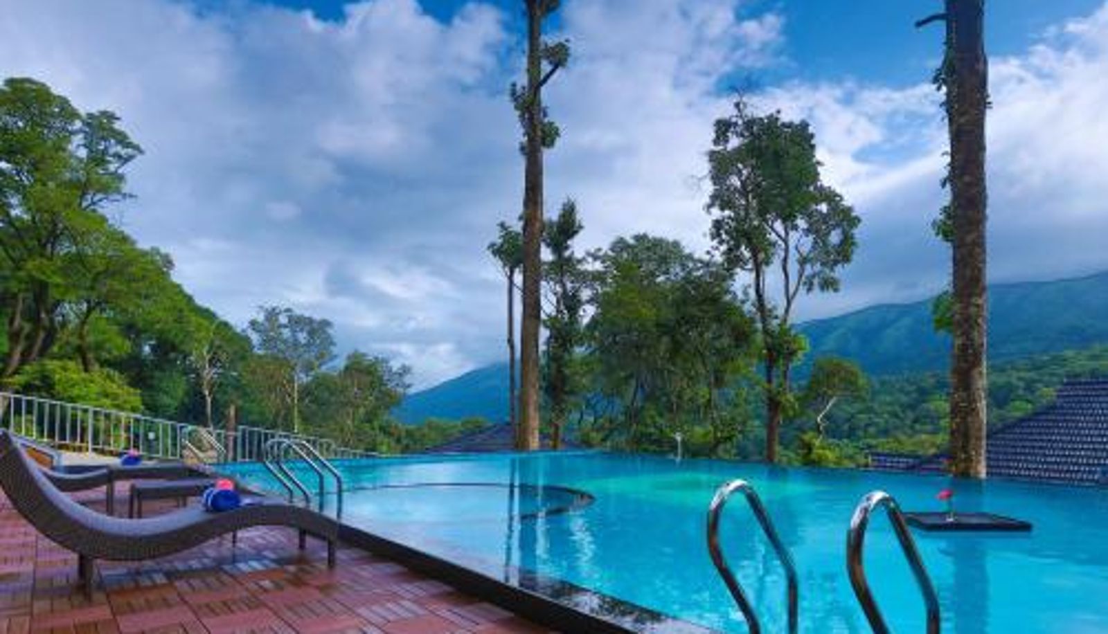 Piscina - Silent Brook Resort - Coorg