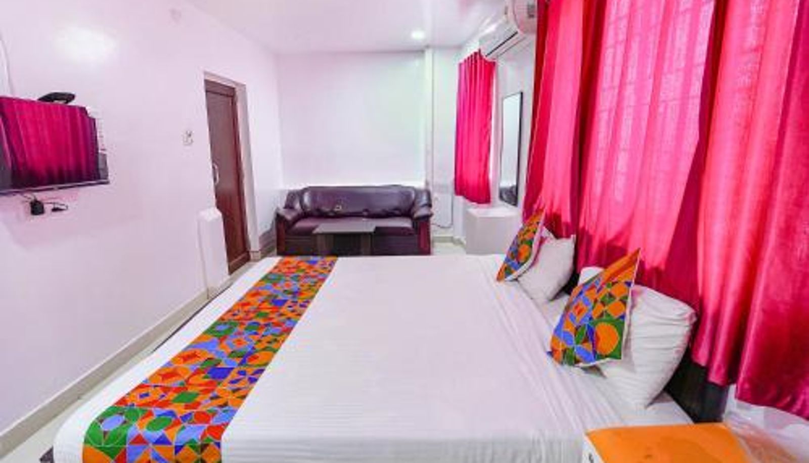 Camera - FabHotel Lloyds Inn I