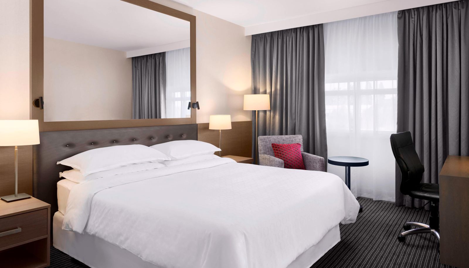 Camera - Sheraton Heathrow Hotel