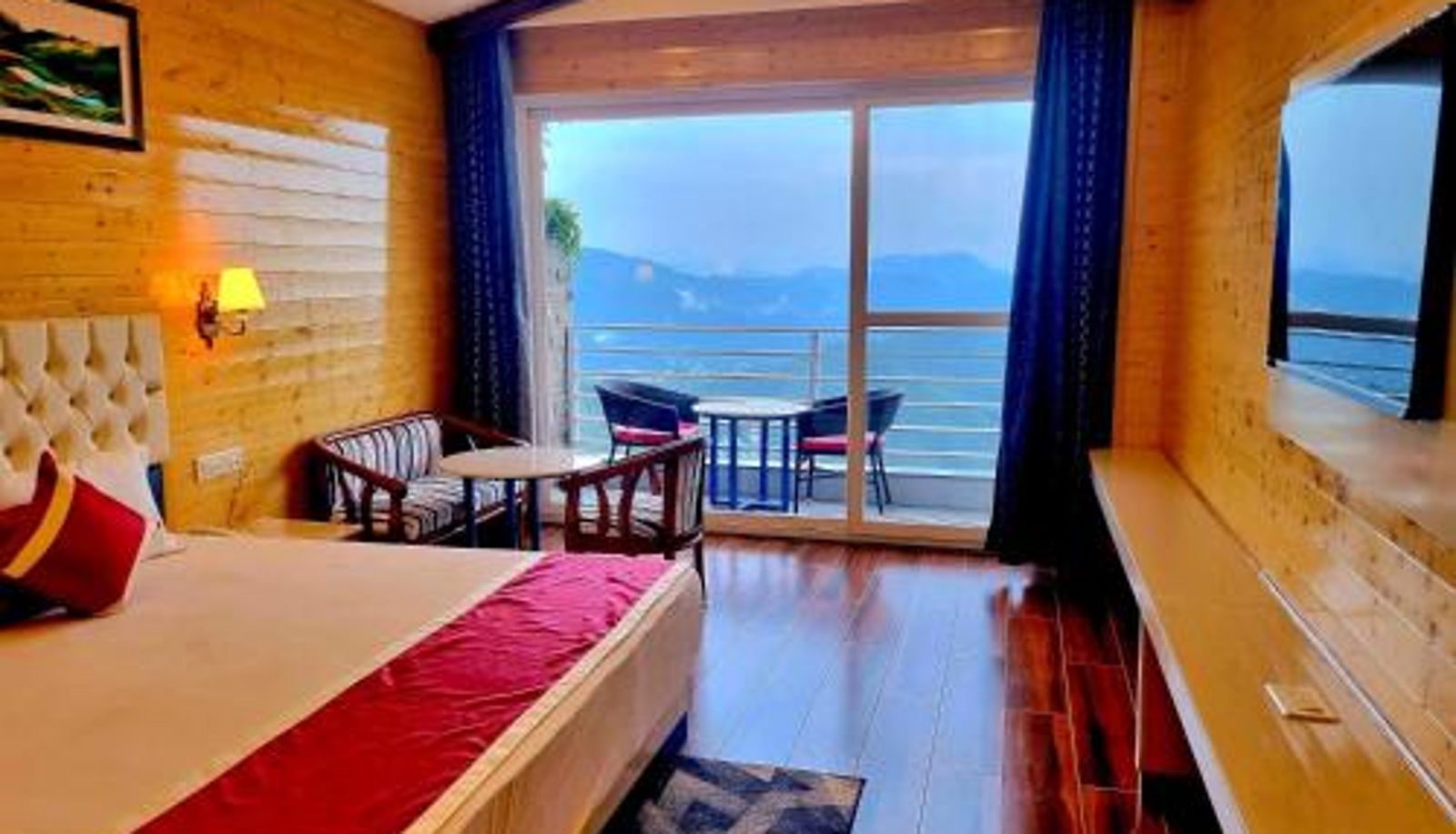 Kamer - Hotel Wood Stock Luxury - A Boutique Property - Penthouse - Open Air Restaurant & Terrace