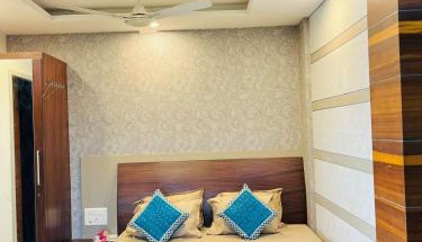 Suite - Siddharth Lake View Penthouse