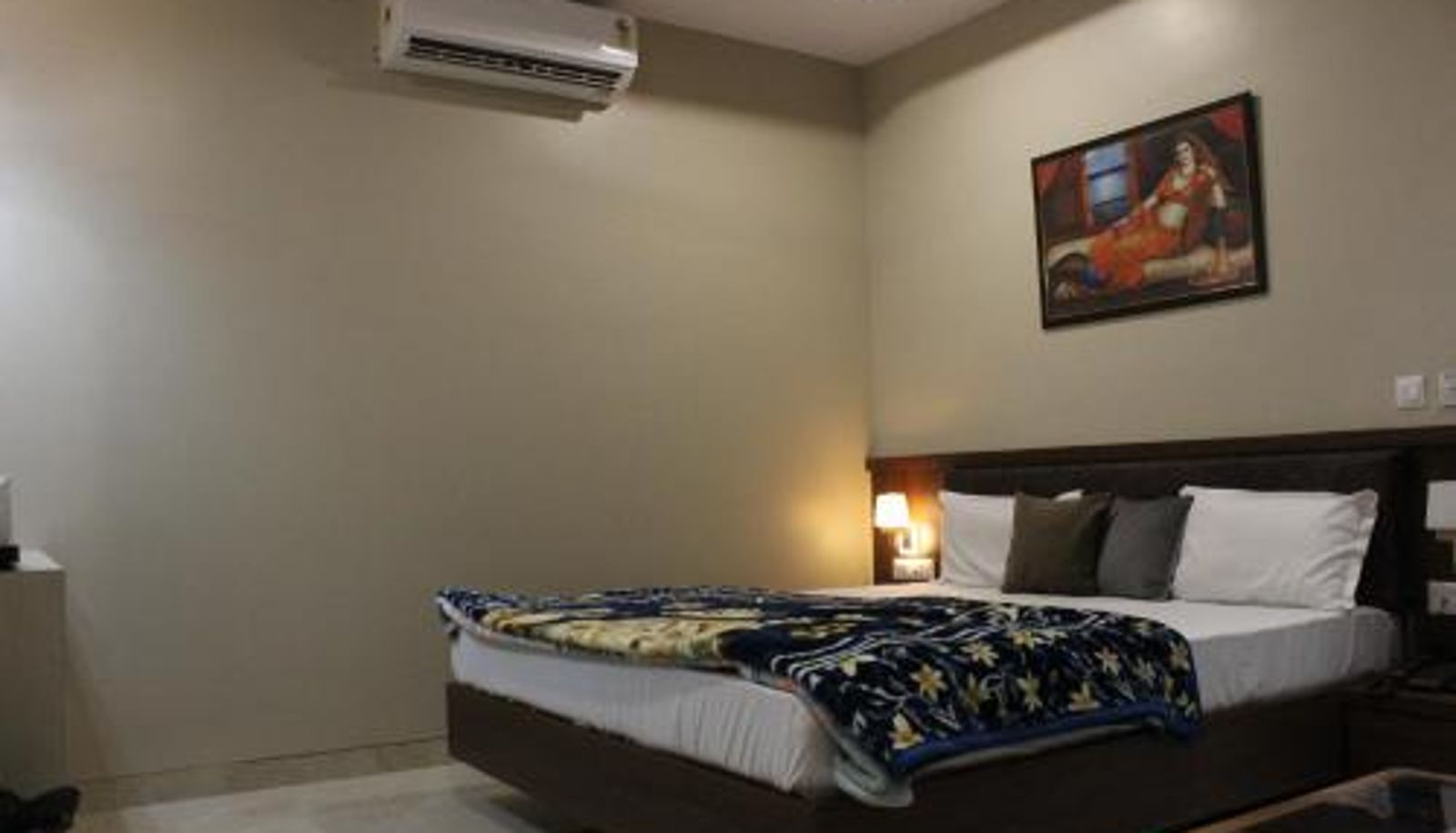 Room - Shiv Hari heritage