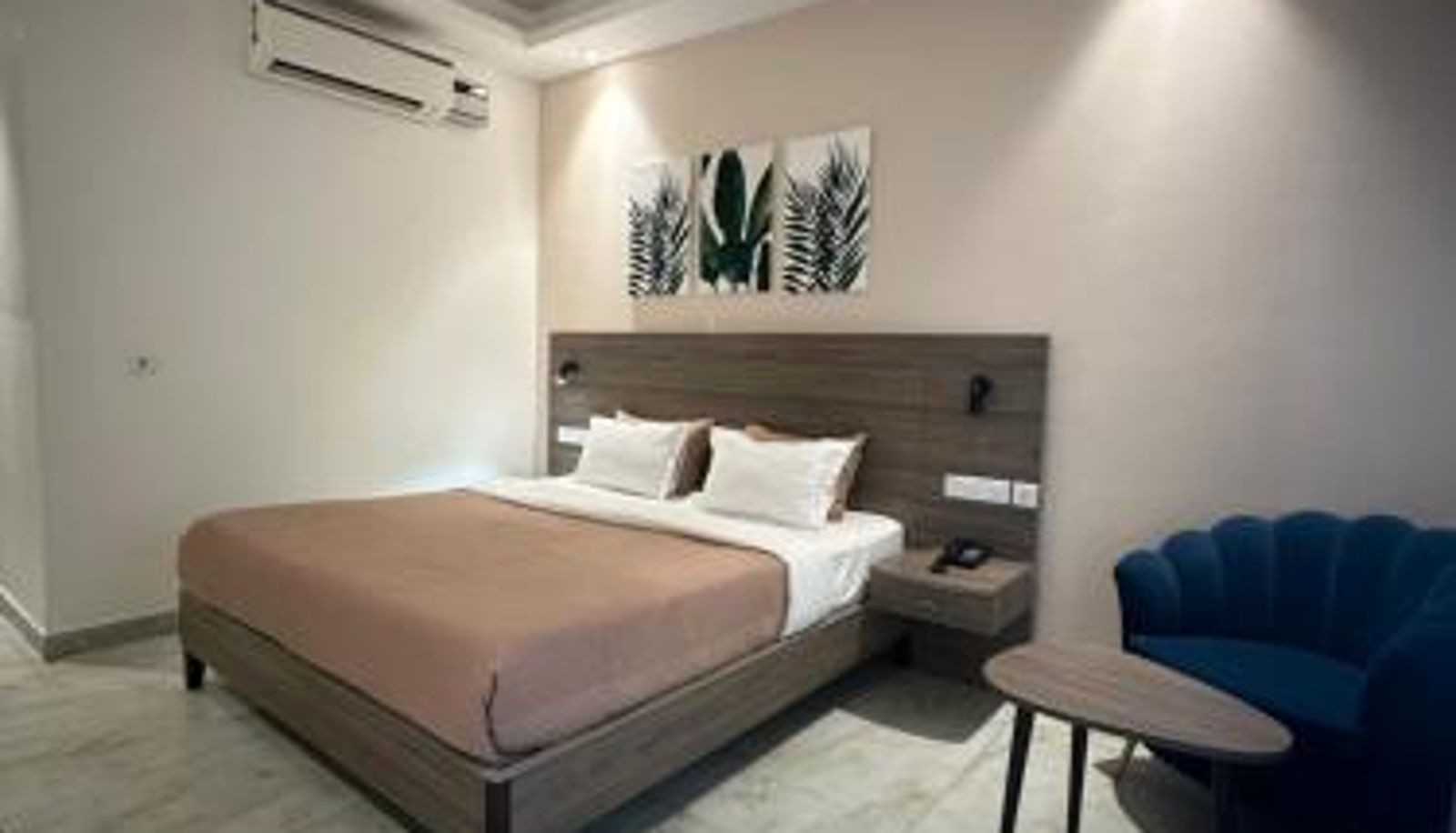 Room - Flock Hotel I Golf Course Road Near Dlf Phase 1 Metro station I Gurugram