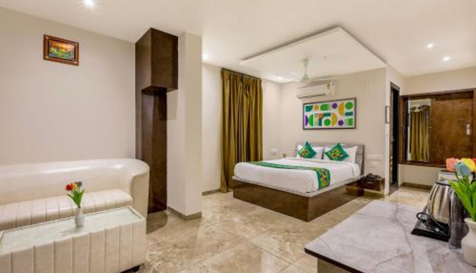 Zimmer - 5 Minutes From Railway Station Treebo Iraa