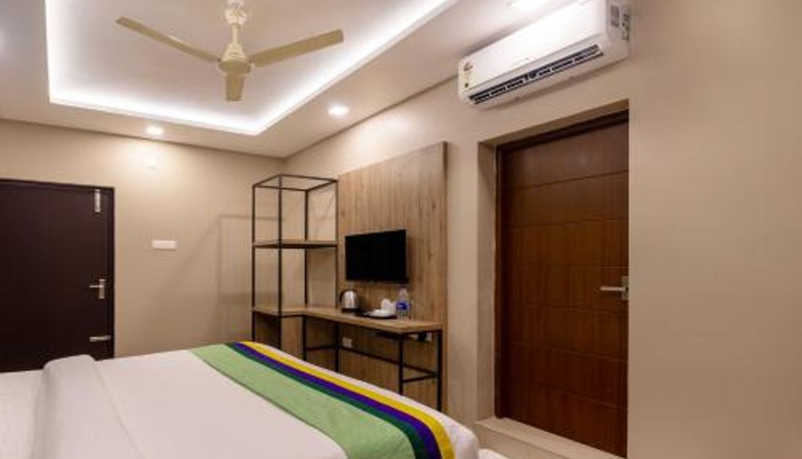 Room - Guruvayur Temple Treebo Sreepathi Prayag