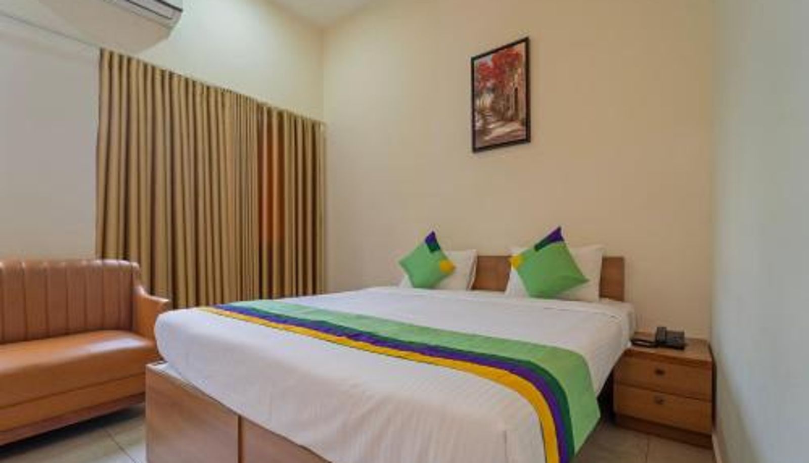 Kamer - Kochi  Vyttila Itsy Hotels Avani Stays