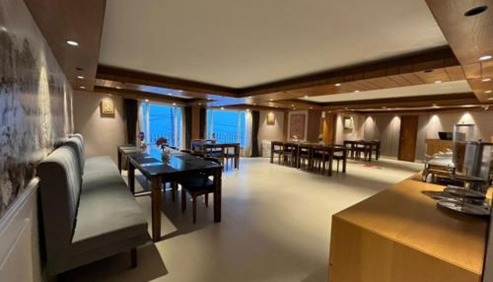 Breakfast room within the restaurant - DARJEELING THE RETREAT