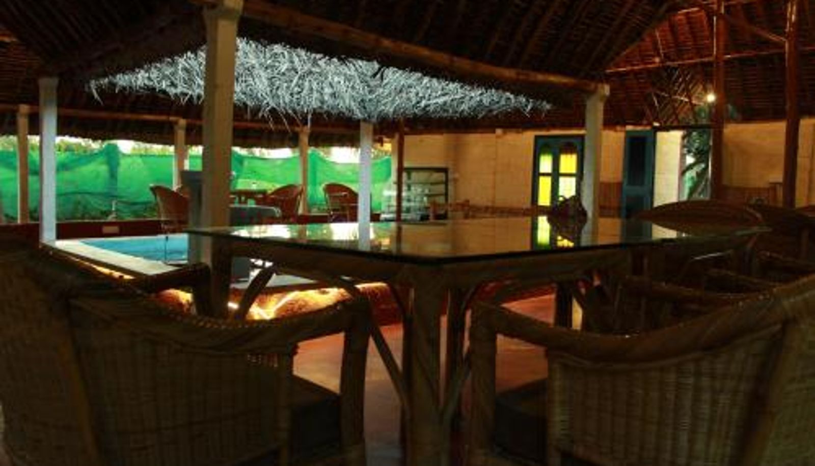 Salle de petit-déjeuner dans le restaurant - Malgudi Farms