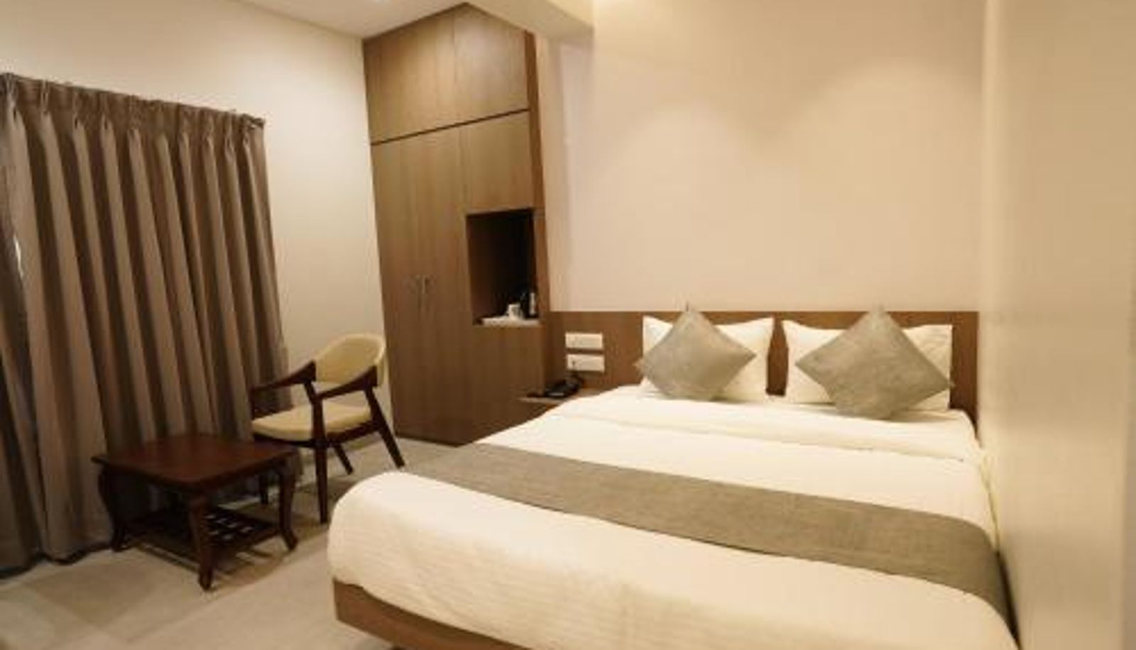 Info - A Square Executive Hotel
