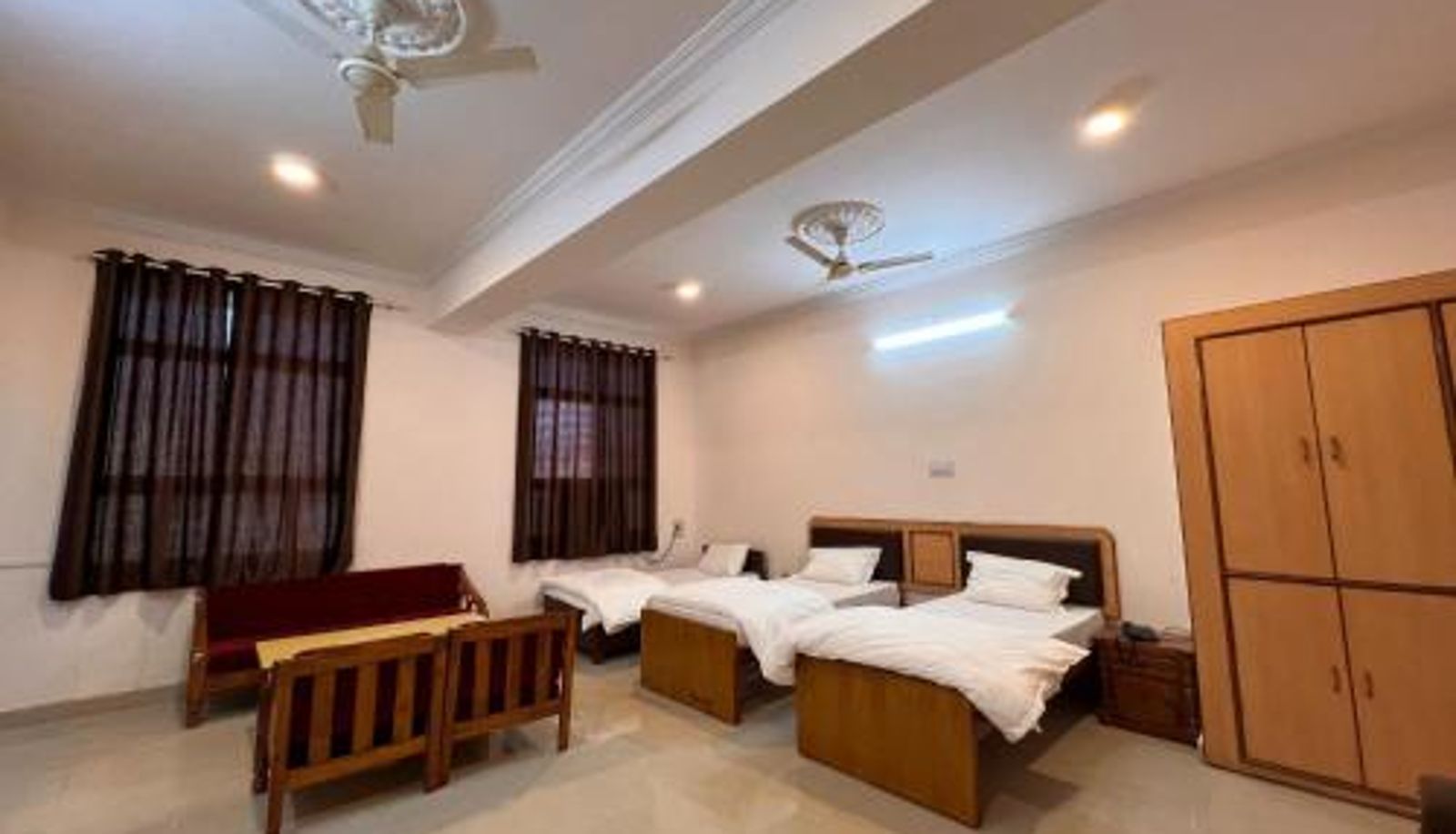 Pokój - The Patel Stadium Hotel 1 Km from Bus Stand and 2 Km from Railway station