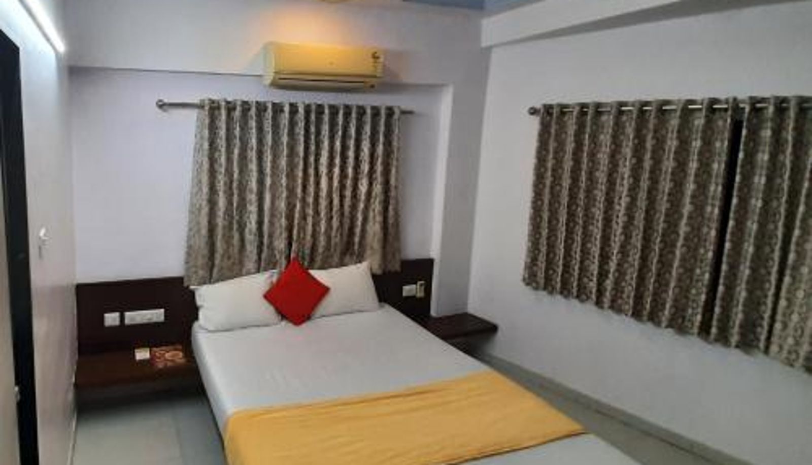 Room - hotel royal night