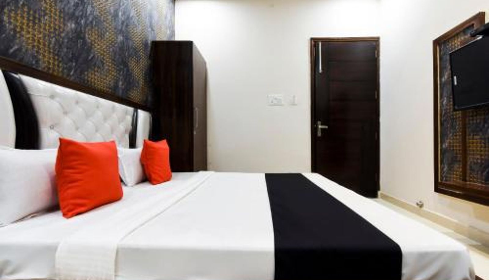 Triple room - Collection O Avera