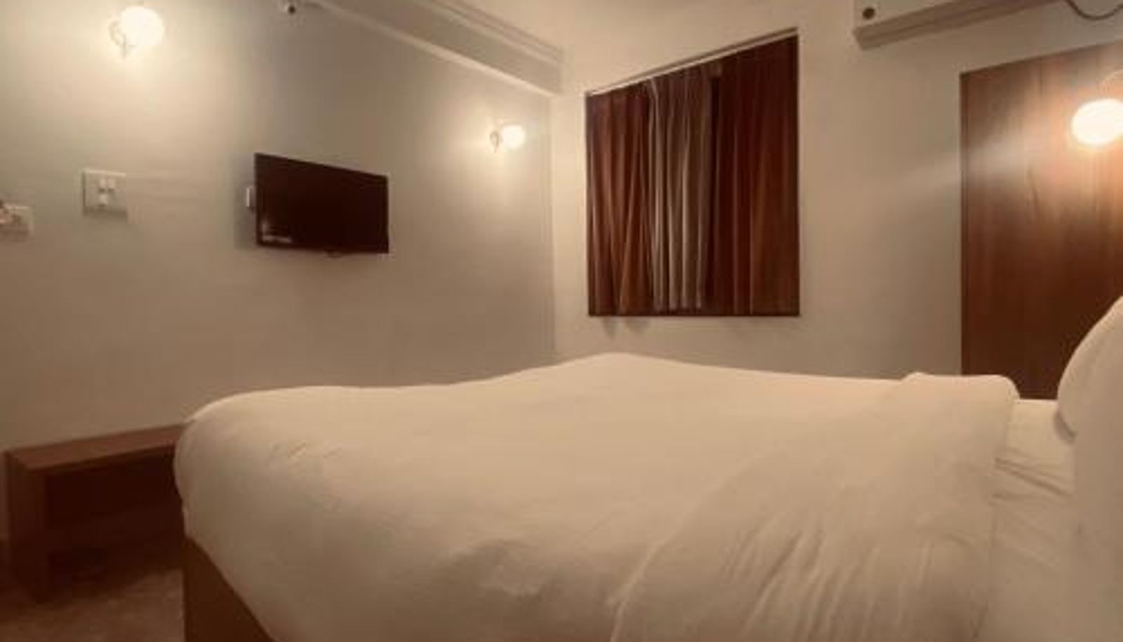Room - BHOPAL LAKE STAYS