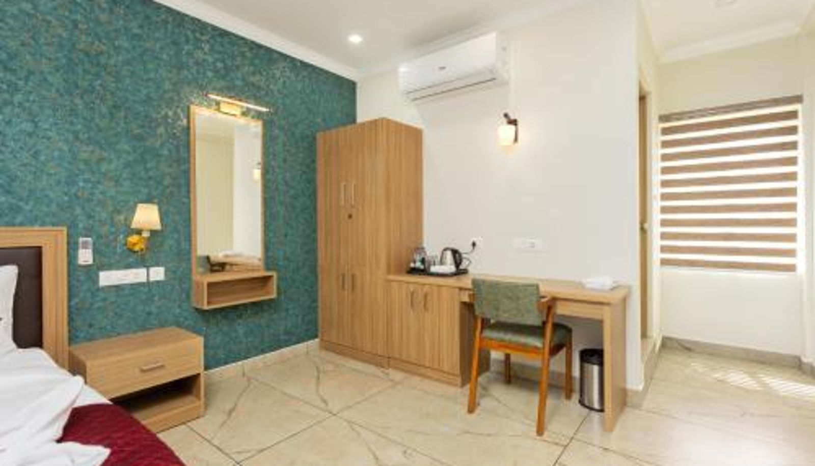 Info - ESAA Airport Hotel