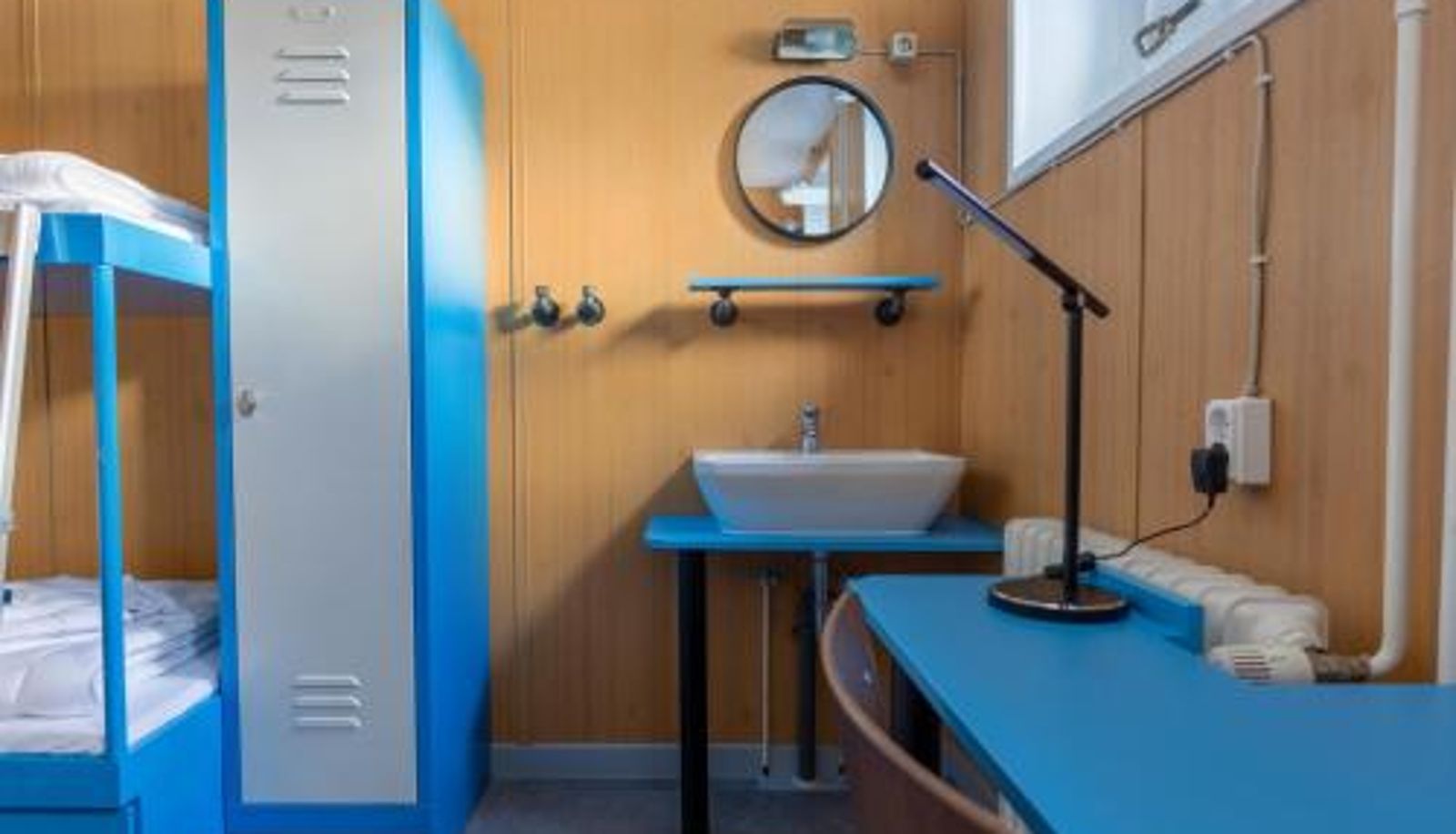 Room - ARCONA - Übernachten auf dem Wasser - direkt am Bontekai