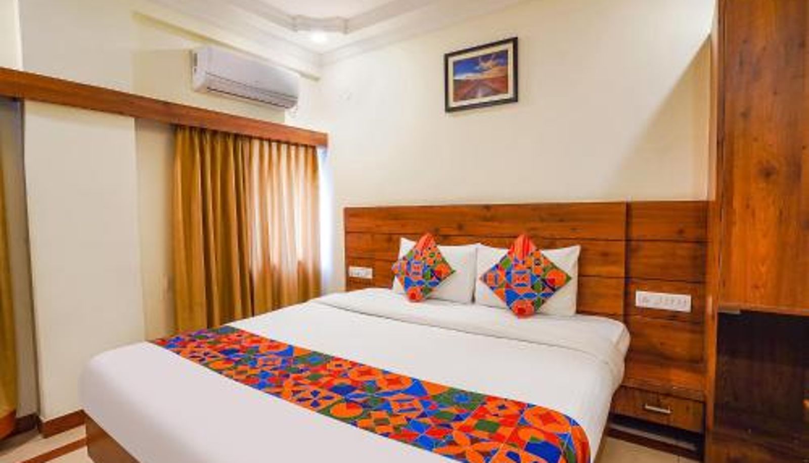 Info - HOTEL SAVI iNN NEAR BENGALURU PALACE