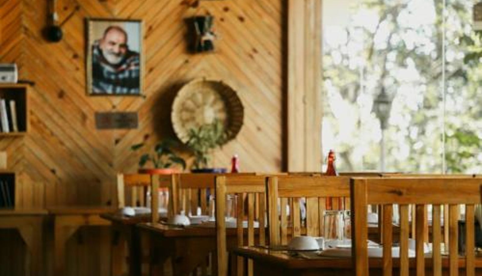Frühstücksraum innerhalb des Restaurants - Binsar Rd Kasar Himalaya Holiday Resort