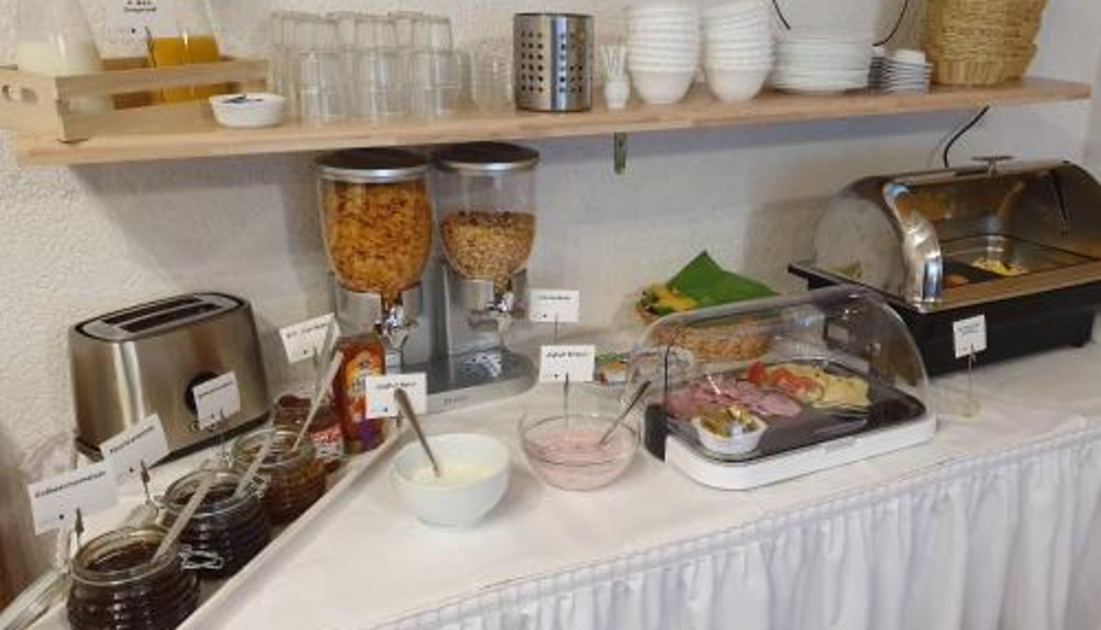 Salle de petit-déjeuner dans le restaurant - Gasthof Pension Weißes Rössl