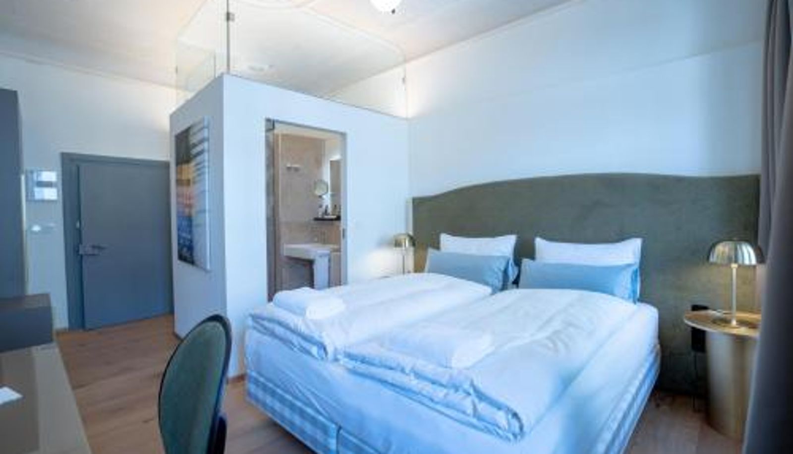 Zimmer - Maxim Suites by Elias Holl