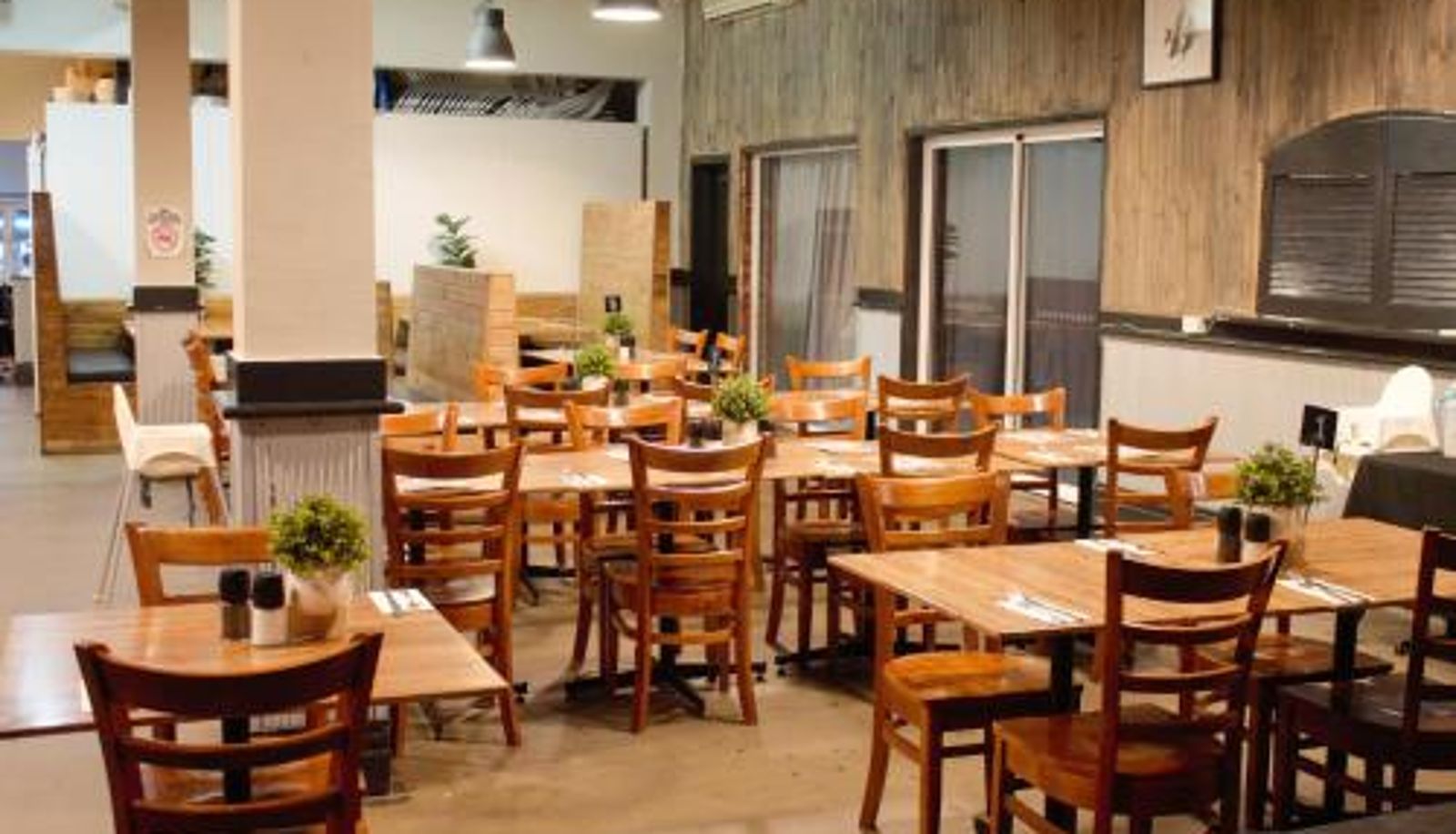 Frühstücksraum innerhalb des Restaurants - The Caledonian Hotel Wonthaggi