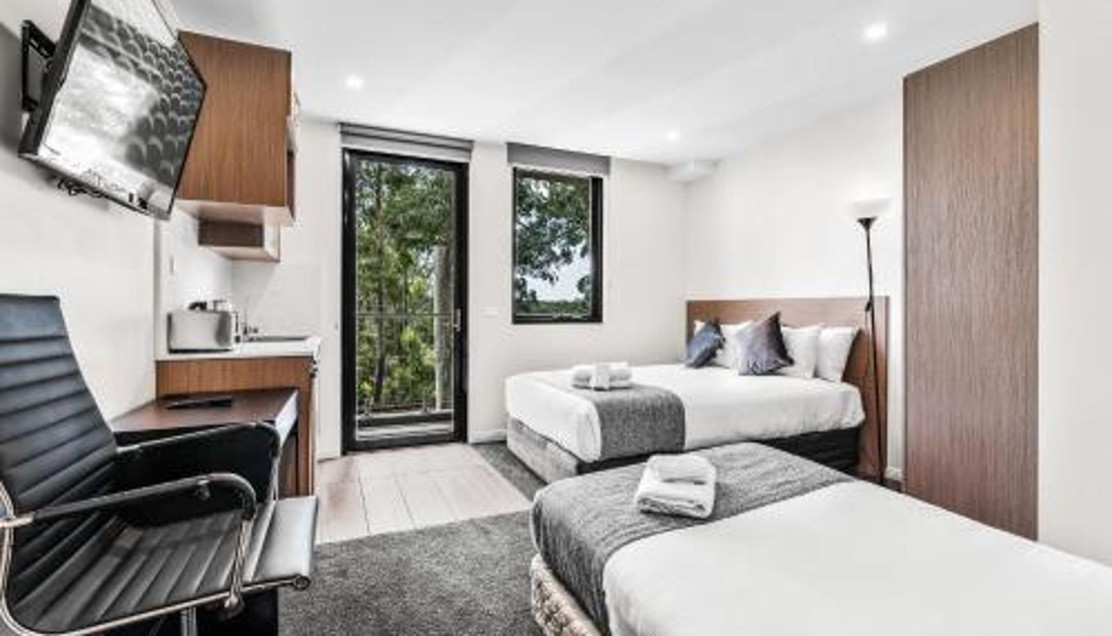 Room - Seranin | Gordon