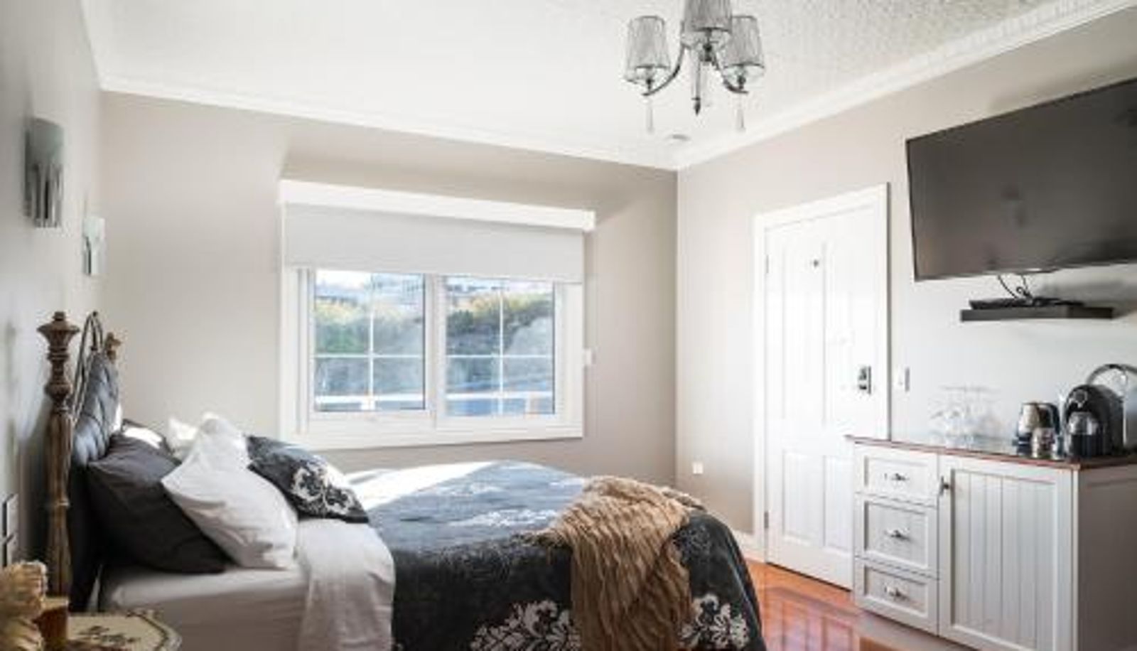 Camera - Noah's Stanley Luxury Bed and Breakfast