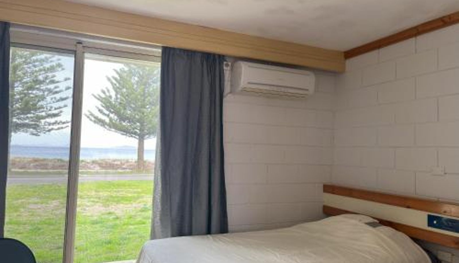 Room - Esperance Travellers Inn
