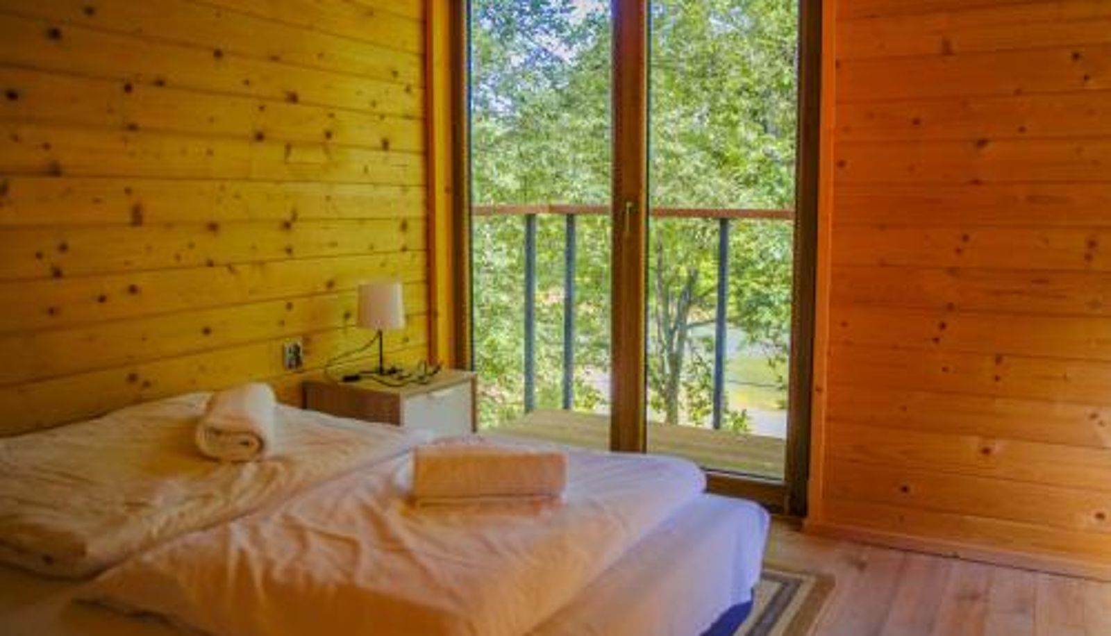 Room - Apartamenty wśród drzew River Park Zator SPA JACUZZI