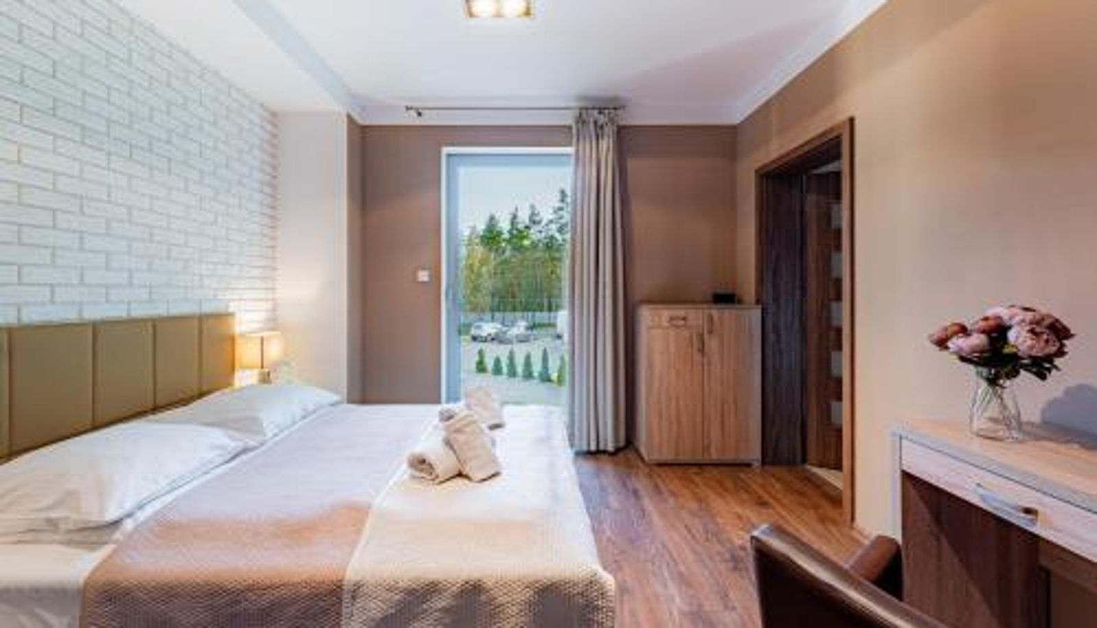 Apartment - Hotel Dobre z Lasu