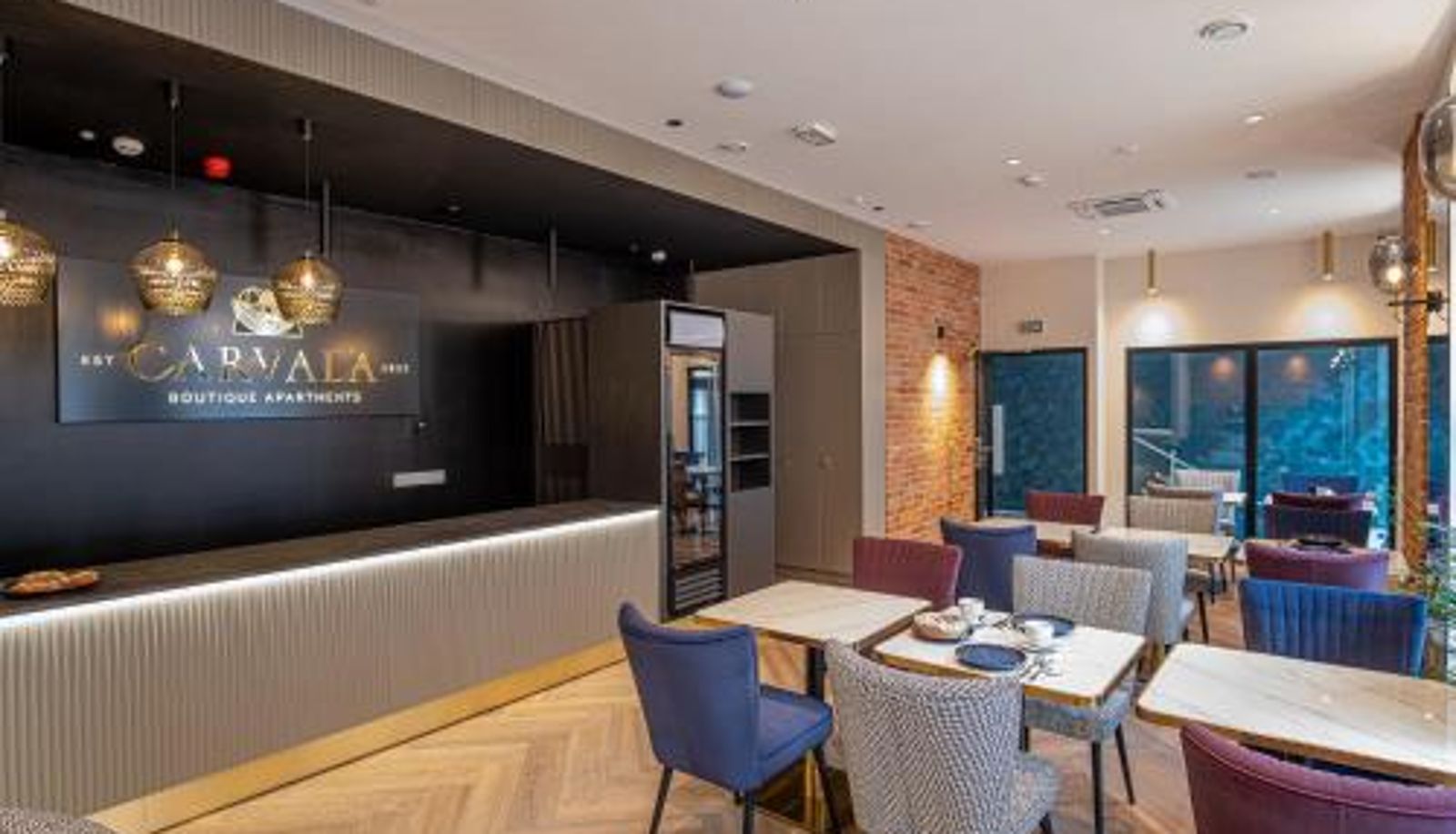 Frühstücksraum innerhalb des Restaurants - Carvala Boutique Apartments