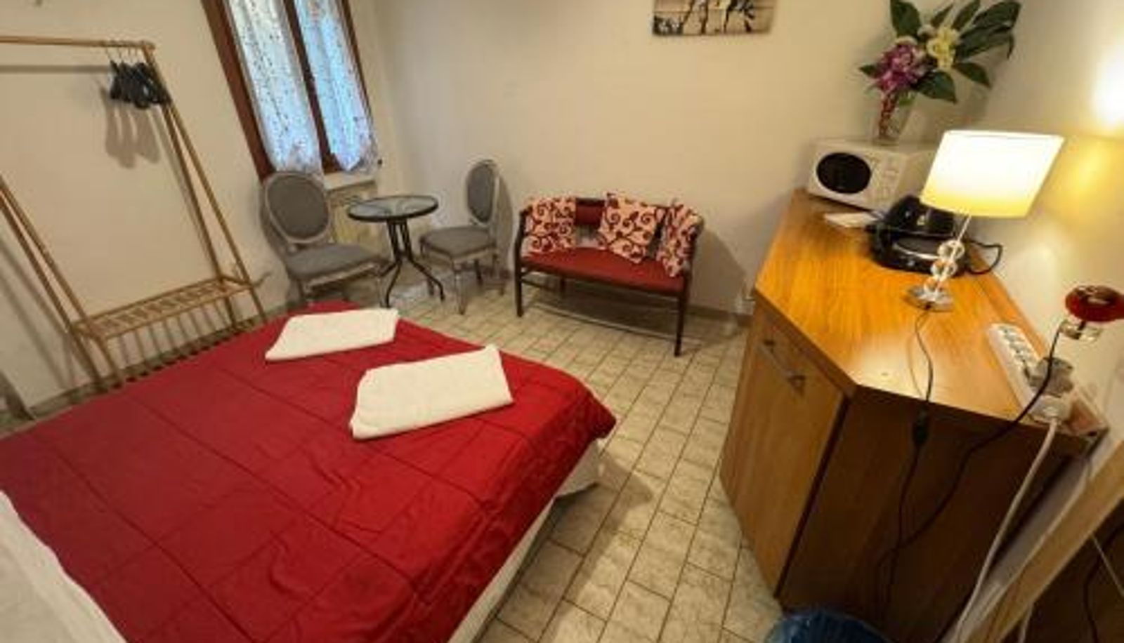 Apartment - The Wolf House Greysclass